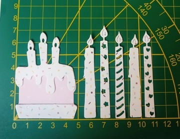 Papierowe scrapki - tort + 5 świeczek