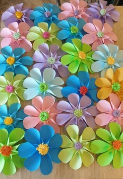 Kwiatki dekoracyjne z papieru mix kolorów  15cm