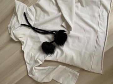 Biała bluza z czarnymi pomponami L nowa 