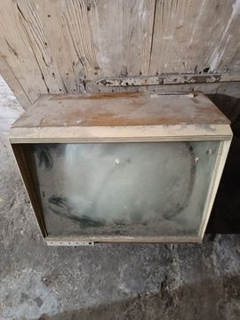 Stary telewizor lampowy z PRL 