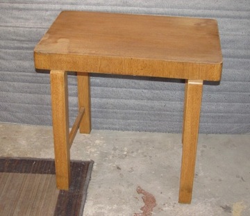 Stary drewniany stolik kawowy do renowacji