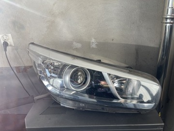 LAMPA PRAWA KIA PROCEED CEED II 2 LEKKO USZKODZONA