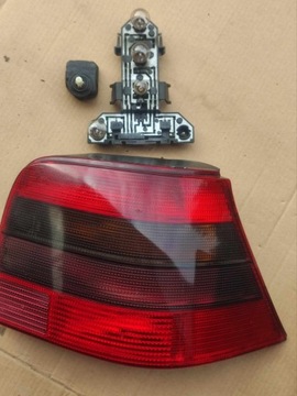 PRAWA LEWA LAMPA TYLNA VW GOLF IV 97-04 VOLKSWAGE