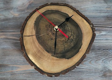 Zegar z plastra drewna. Orzech Włoski