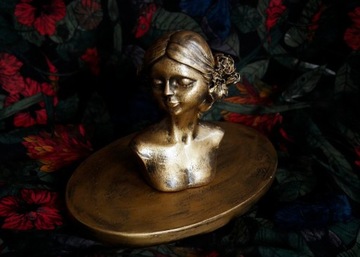Rzeźba z gipsu złota kobieta z podstawką, wys.10cm