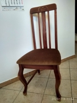 stare krzesło tapicerowane