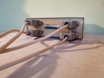 Przełącznik ręczny 4 kierunkowy Data SWITCH+ kable
