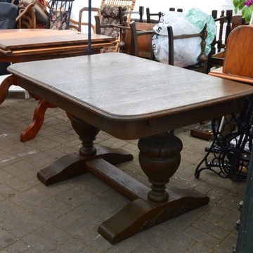 Stary stylowy duży stół