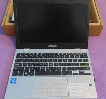 Laptop Mini - Asus E210M