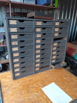 257. Drewniana szafka narzędziowa z 30 szufladkami