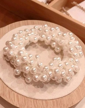 Dekoracyjna gumką do włosów biale perły