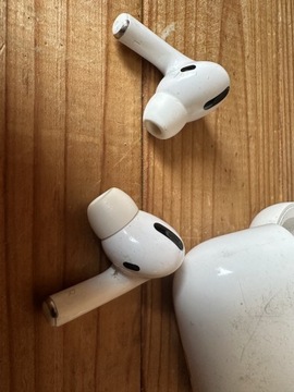 Apple EarPods Pro używane zniszczone