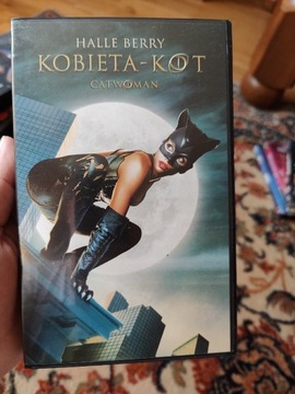 Kaseta VHS - kobieta kot 