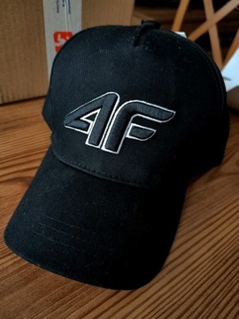 4F czapka bejsbolówka 
