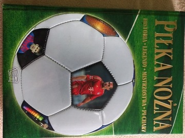 Obszerna książka o piłce nożnej(270 stron)