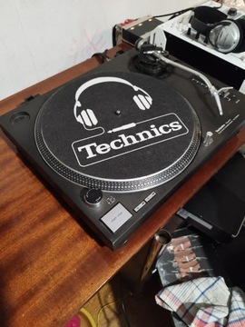 Technics SL-1210MK2   Direct Drive Turntable