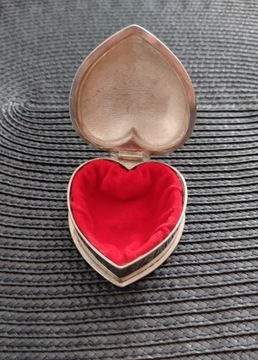 Pudełko na biżuterię w kształcie serca - stal