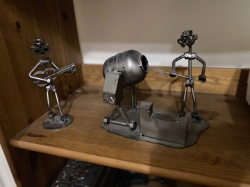 Metalowe figurki ozdobne  spawane ze śrubek