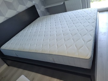 Łóżko z materacem o grubości 26cm, 4 szuflady 