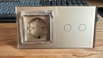 Szklany podwójny przełącznik + gniazdko z klapką