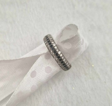 Srebrny damski pierścionek z cyrkoniami 3,04g P925