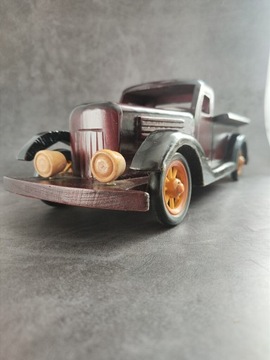 Vintage drewniany model samochodu Ford Model A.