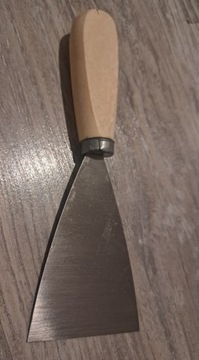 Szpachelka 6cm z drewniana rączka 