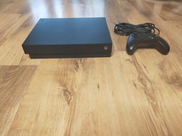 Xbox One X 1TB + pad