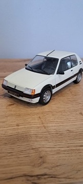 Peugeot 205 GTI Kultowe Auta PRL 1:24