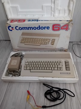 Commodore 64 w pudełku w bardzo ładnym stanie Okaz