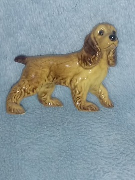 Porcelanowa stara mała figurka piesek spaniel