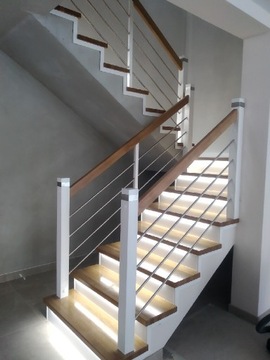 Schody drewniane Balustrady oświetlenie schodowe 