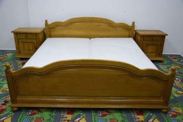 łóżko dębowe z nowymi materacami i szafkami