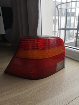 Lampa tylna lewa golf iv