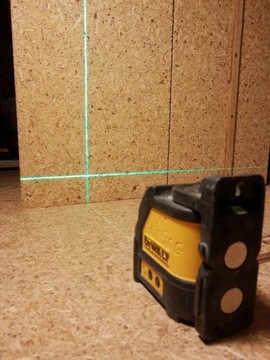 Laser krzyżowy DeWalt DW088CG zielony