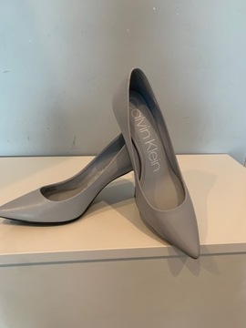 Buty Calvin Klein czółenka- 39 EUR ( USA 9M)