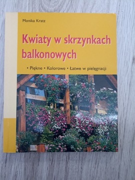 Kwiaty w skrzynkach balkonowych 