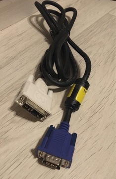Kabel DVI>VGA lub VGA>DVI zależy jak podłączysz
