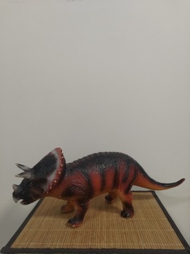 Dinozaur Triceratops gumowy