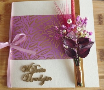Kartka urodziny z bukietem kwiatów w pudełku 