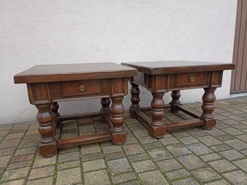 Dwa identyczne stoliki ,ławy