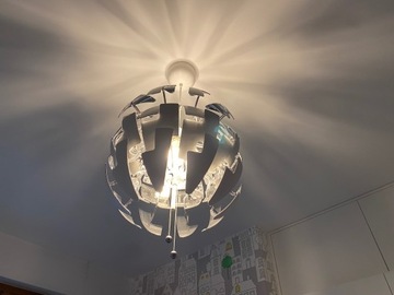 Lampa IKEA PS 2014 o średnicy 35 cm biały/srebrny