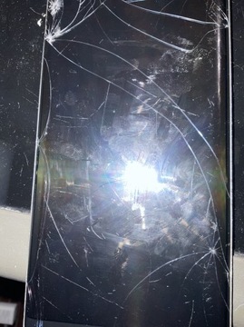 iPhone 11 Uszkodzony