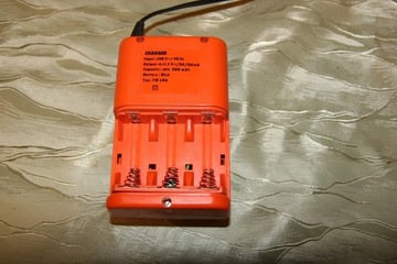 Ładowarka do akumulatorków FW 606