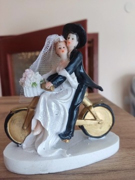Figurka na tort ślubny, para na rowerze 