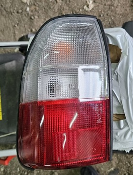 Lampa lewy tył Mitsubishi L200 95-05