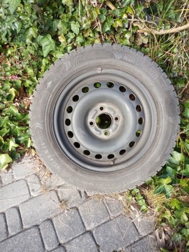 Opony zimowe 195/60 R15 88T z felgami