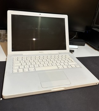 MacBook A1181, brak podświetlenia 