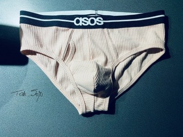 Slipy ASOS od sport mechanika.