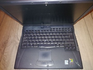 Laptop Dell PP01L C600 1GHZ/256MB/20GB Gratis